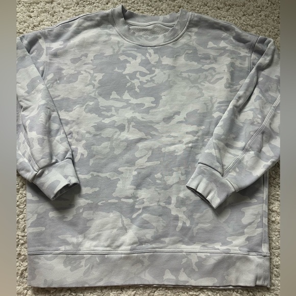 Lululemon Perfectly Oversized Crew Incognito Camo Alpine White Multi - Picture 3 of 5